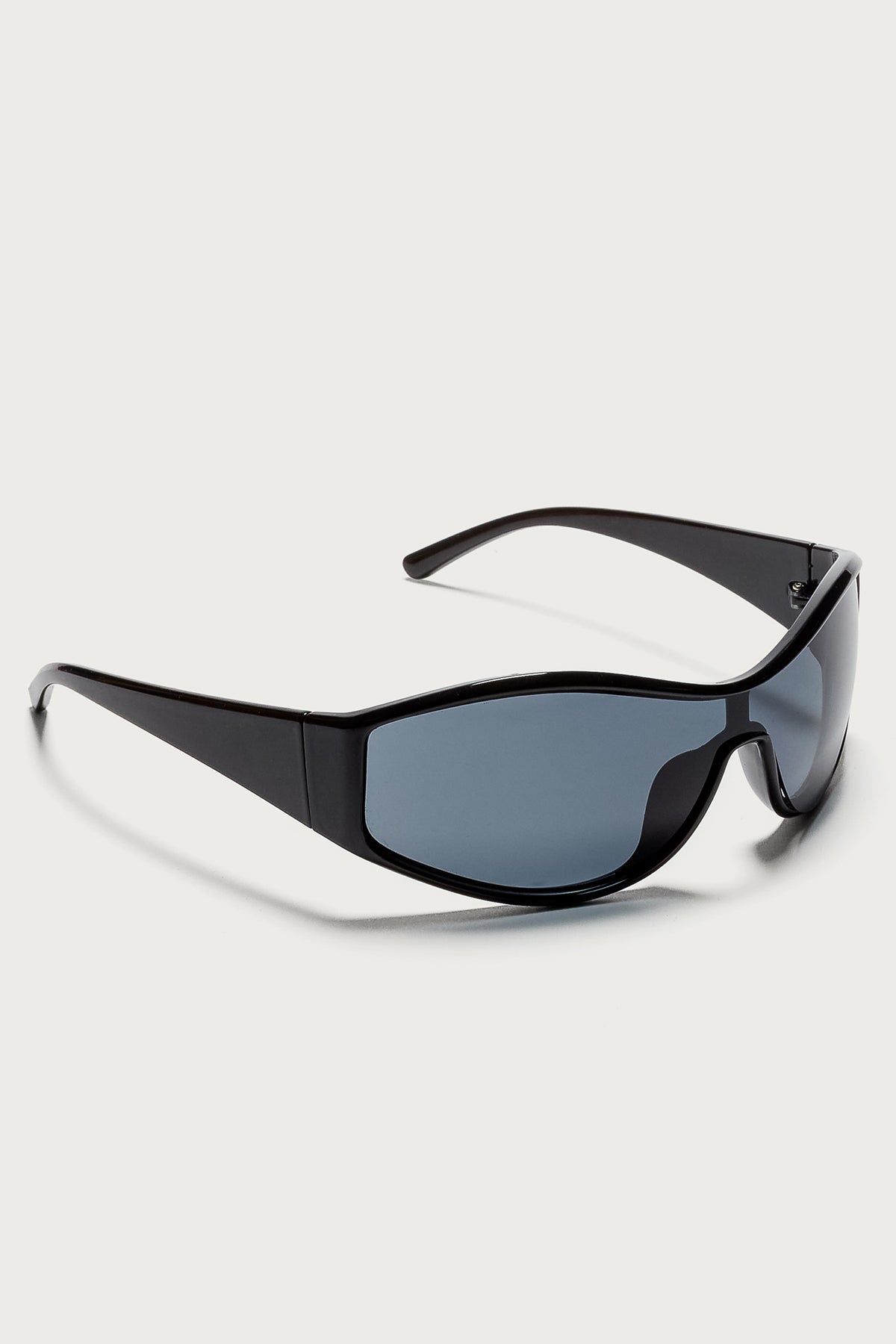 Curvy Round Sunglasses - Image 3