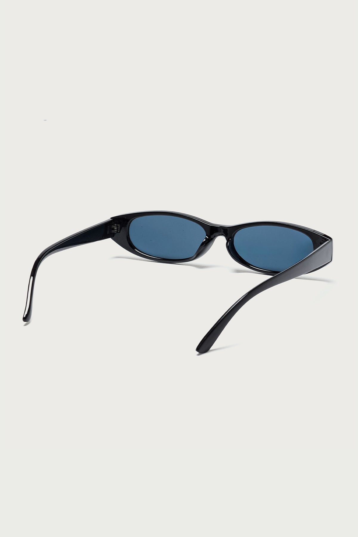 Ikonik Oval Sunglasses - Image 4